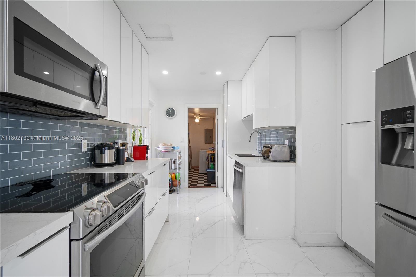 PALM LAKES SEC 1 - Residential Lease