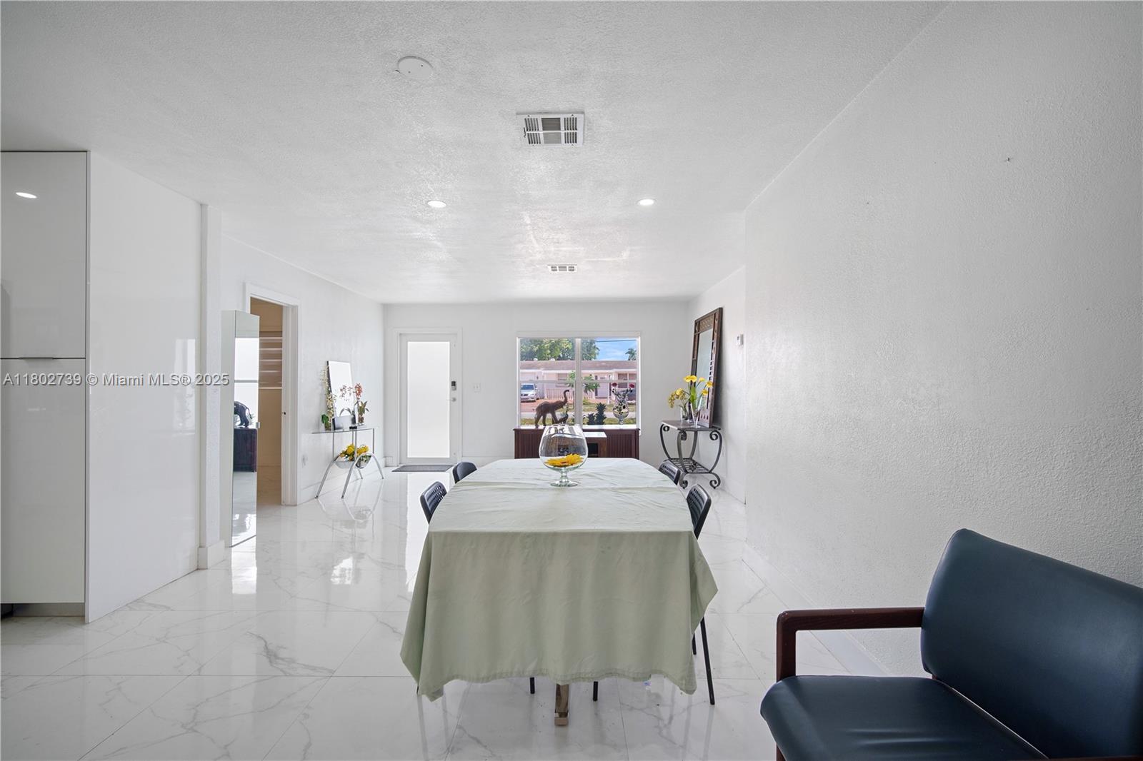 PALM LAKES SEC 1 - Residential Lease