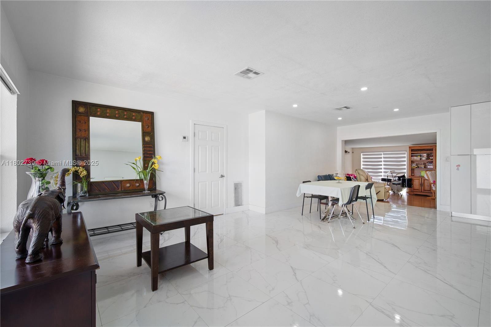 1314 W 80th St .