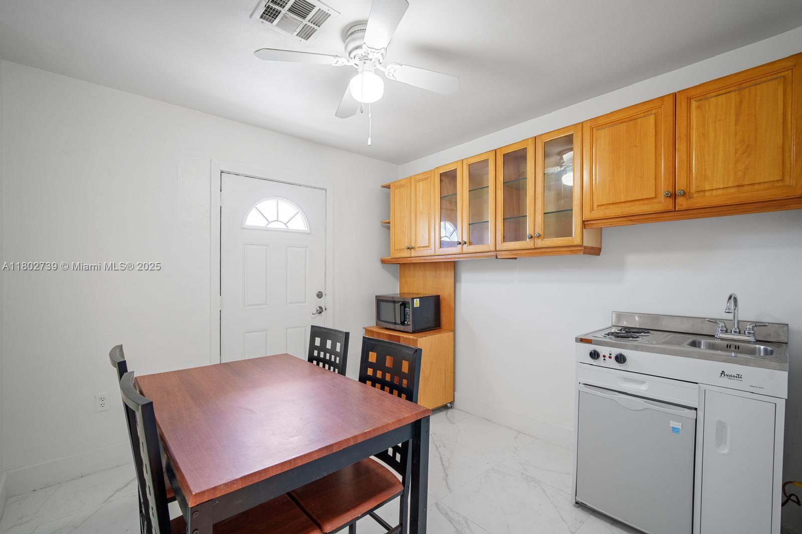 PALM LAKES SEC 1 - Residential Lease