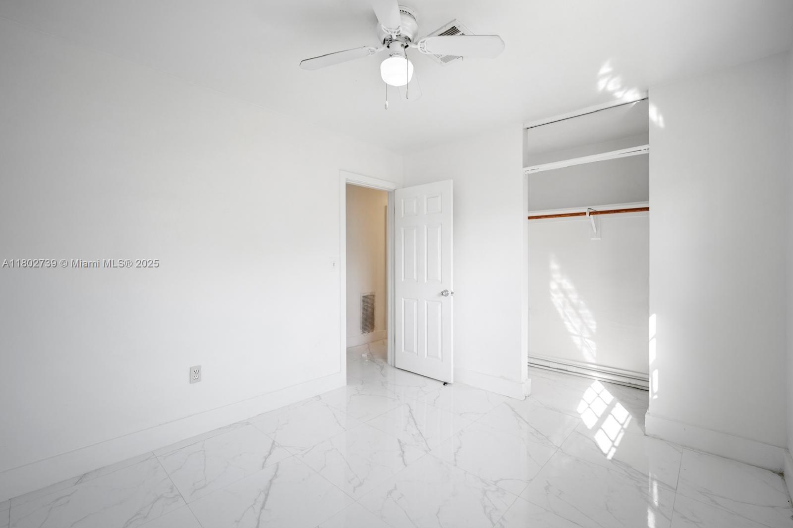 PALM LAKES SEC 1 - Residential Lease
