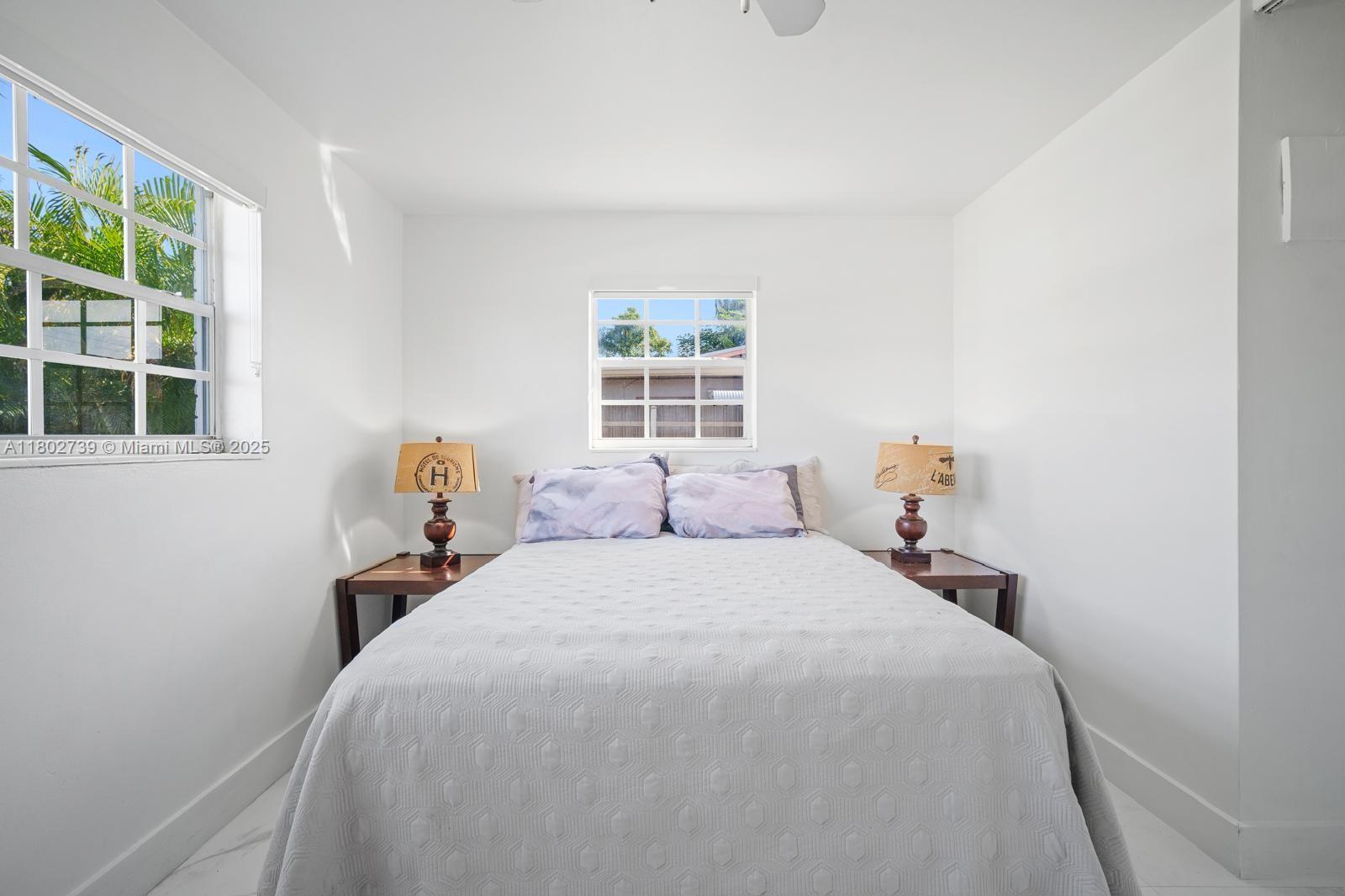PALM LAKES SEC 1 - Residential Lease