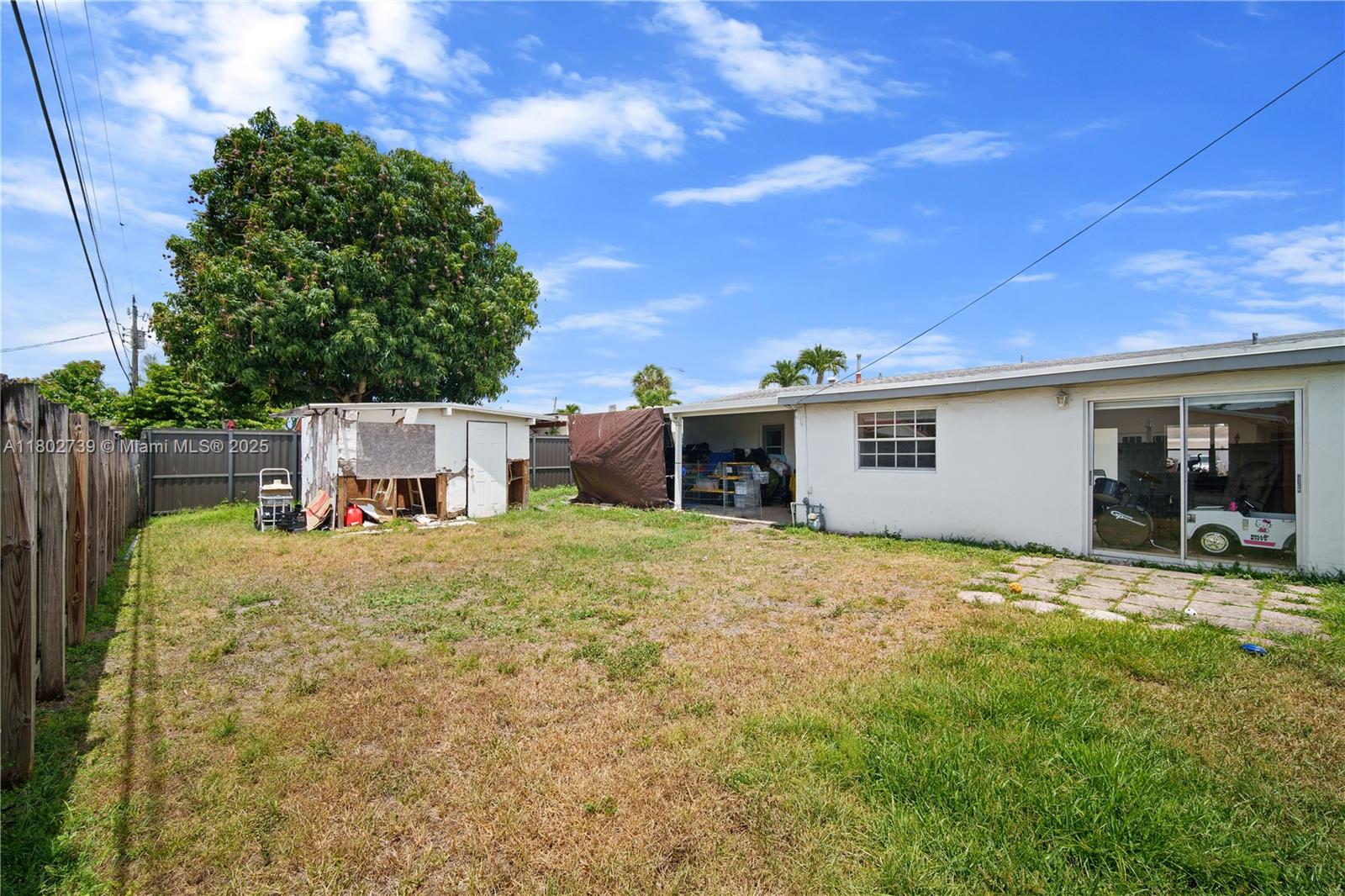 PALM LAKES SEC 1 - Residential Lease