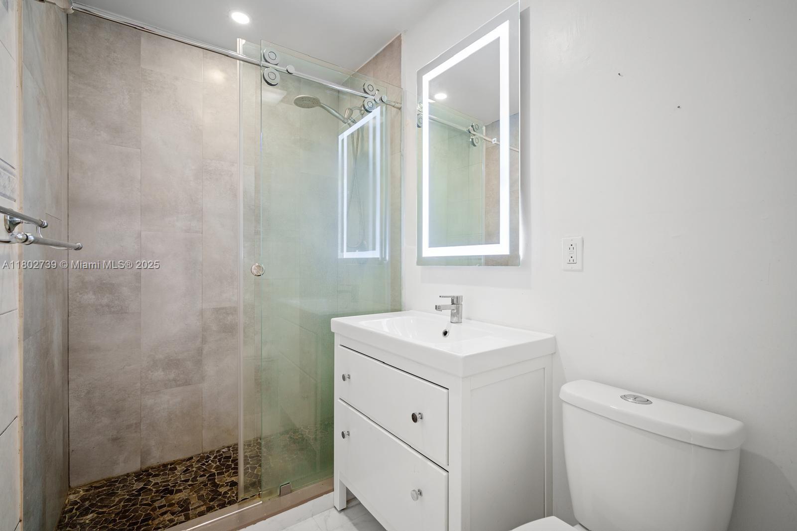 PALM LAKES SEC 1 - Residential Lease