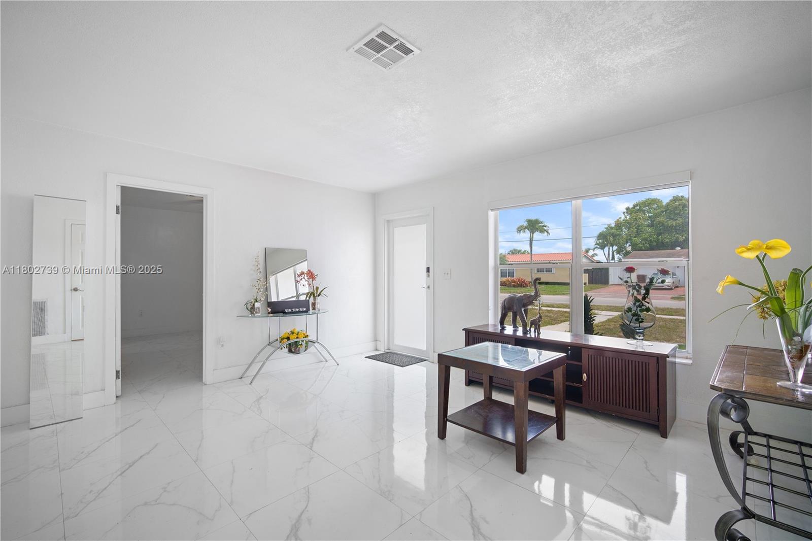 PALM LAKES SEC 1 - Residential Lease