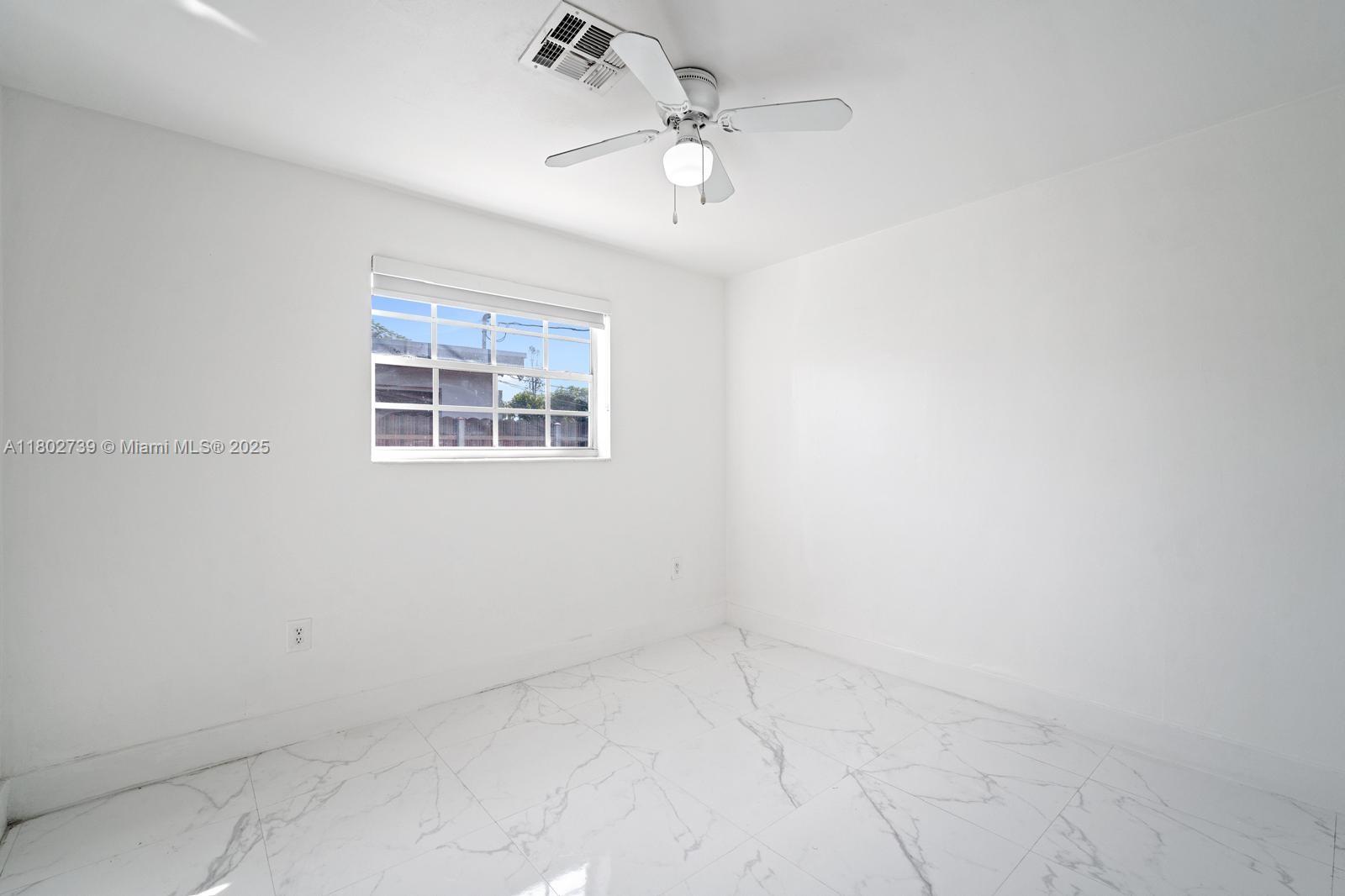 PALM LAKES SEC 1 - Residential Lease