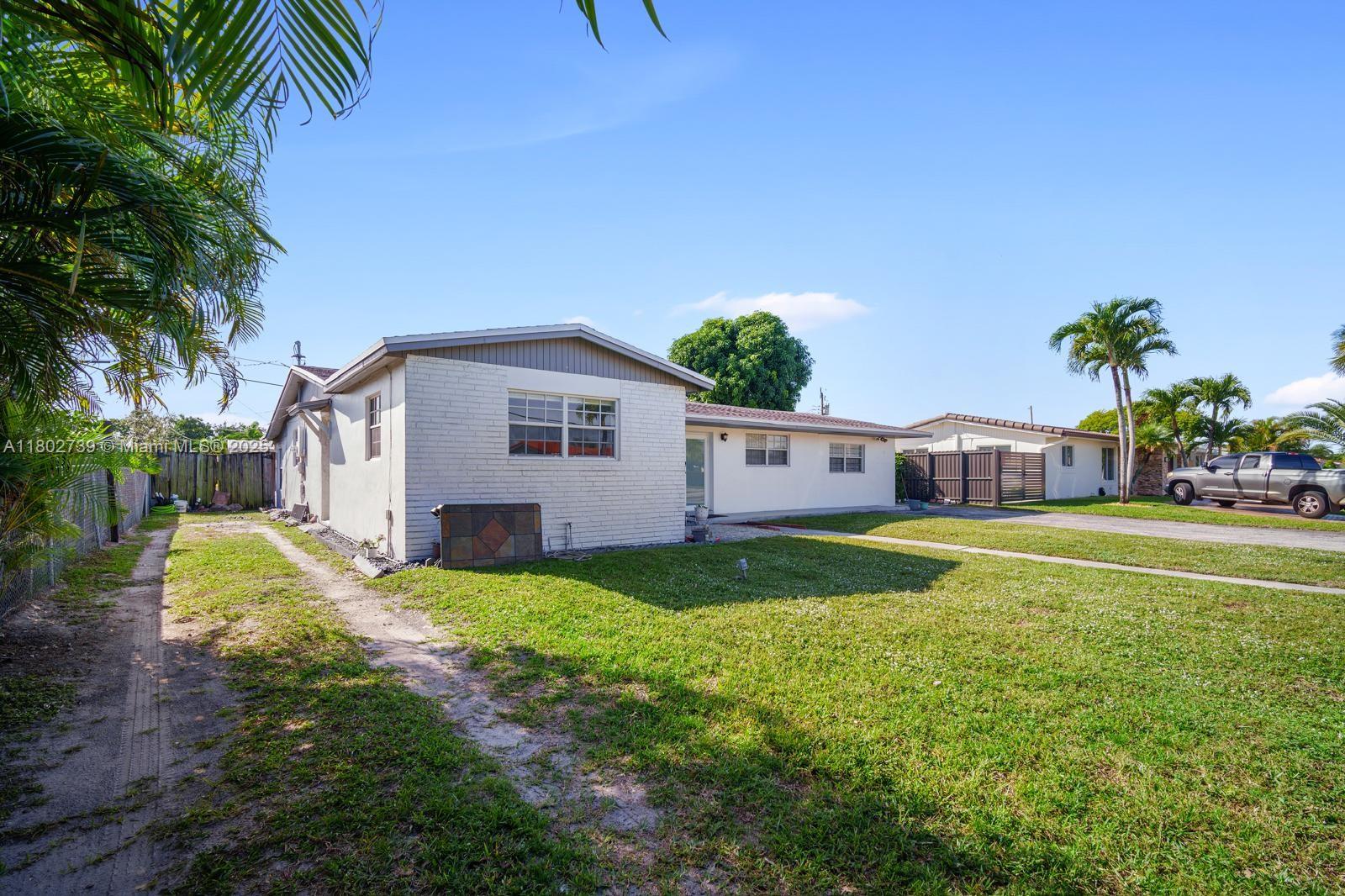 PALM LAKES SEC 1 - Residential Lease