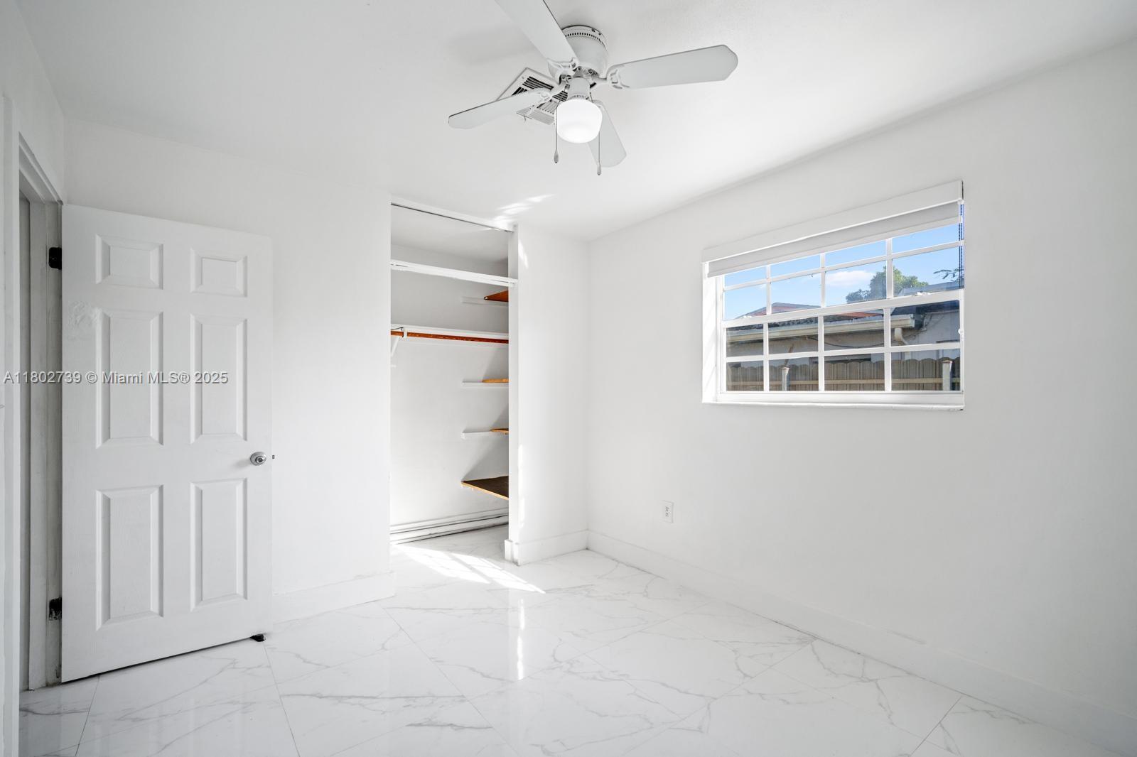 PALM LAKES SEC 1 - Residential Lease