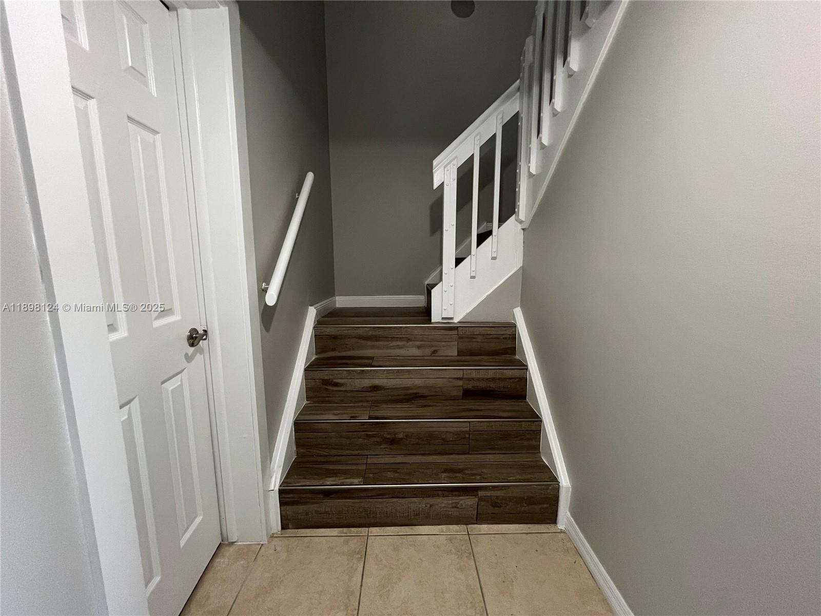 FLAMINGO GARDENS PHASE FO - Residential Lease