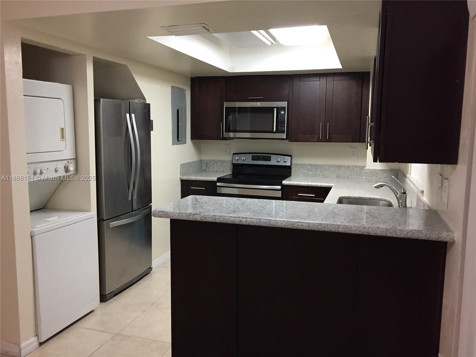 FLAMINGO GARDENS PHASE FO - Residential Lease