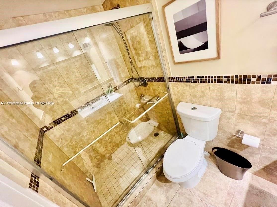 ALEXANDER TOWERS CONDO - Residential Lease