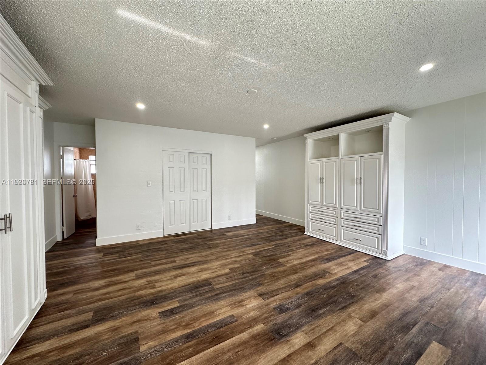 TOWN OF HALLANDALE B-13 - Residential Lease