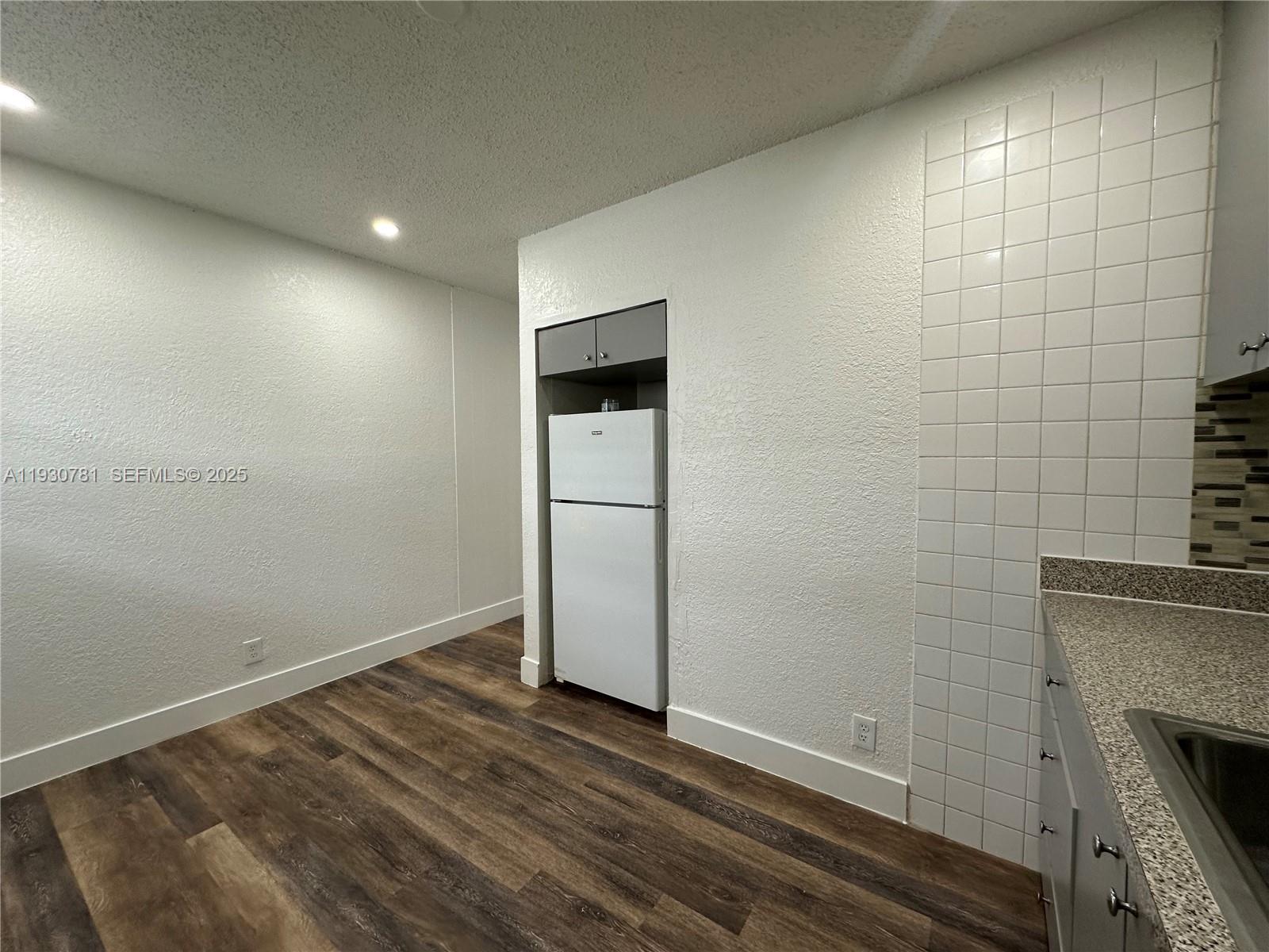 TOWN OF HALLANDALE B-13 - Residential Lease