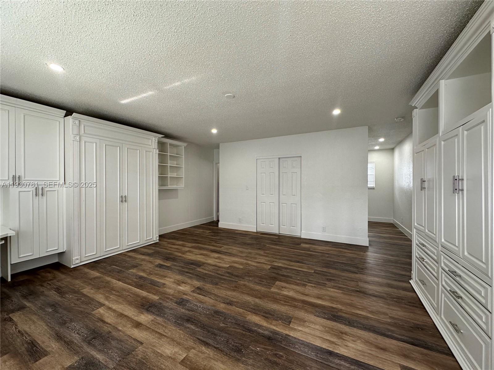 TOWN OF HALLANDALE B-13 - Residential Lease