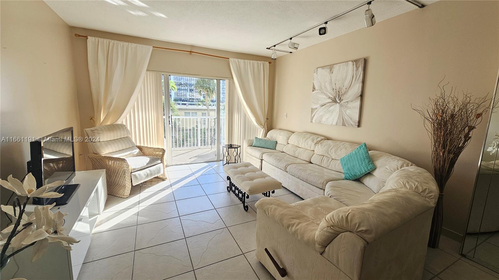 1985 S Ocean Dr Ml, Hallandale Beach, Broward County, Florida - 1 Bedrooms  
2 Bathrooms - 