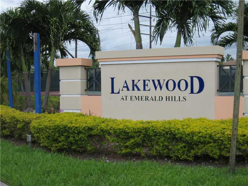 NICE ONE BEDROOM CONDO IN POPULAR LAKEWOOD COMUNITY. QUIET UNIT WITH LAKE VIEW. BUILDING IS NEXT TO THE POOL AND CLUB HOUSE. GREAT AREA, CLOSE TO MAJOR ROADS,HARD ROCK HOTEL.WASHER AND DRYER IN THE UNIT.