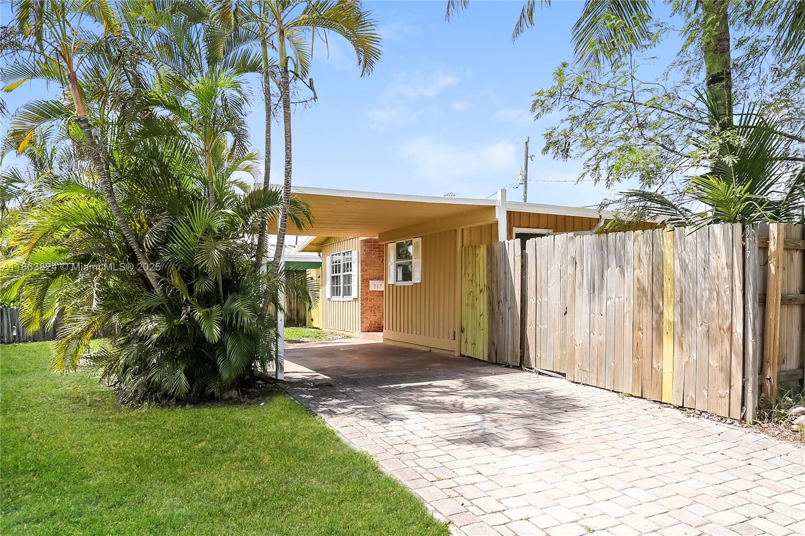 NORTH ANDREWS GARDENS FIR - Residential Lease