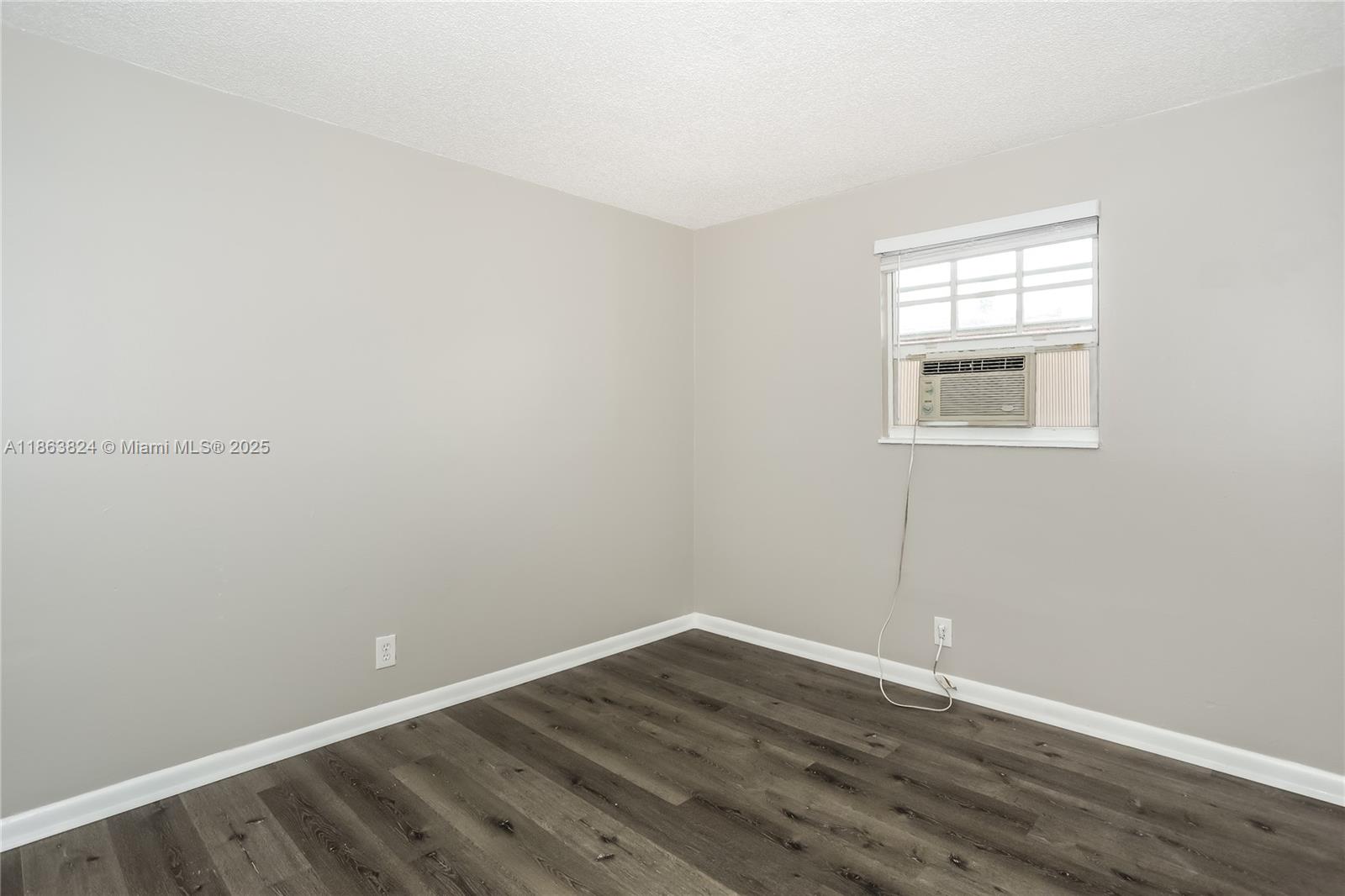 NORTH ANDREWS GARDENS FIR - Residential Lease