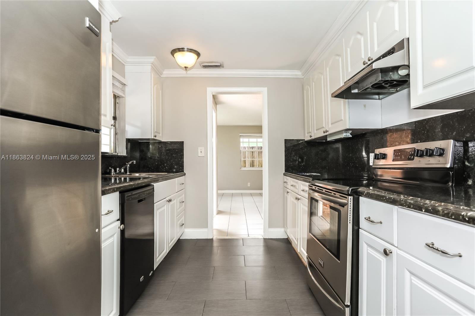 NORTH ANDREWS GARDENS FIR - Residential Lease