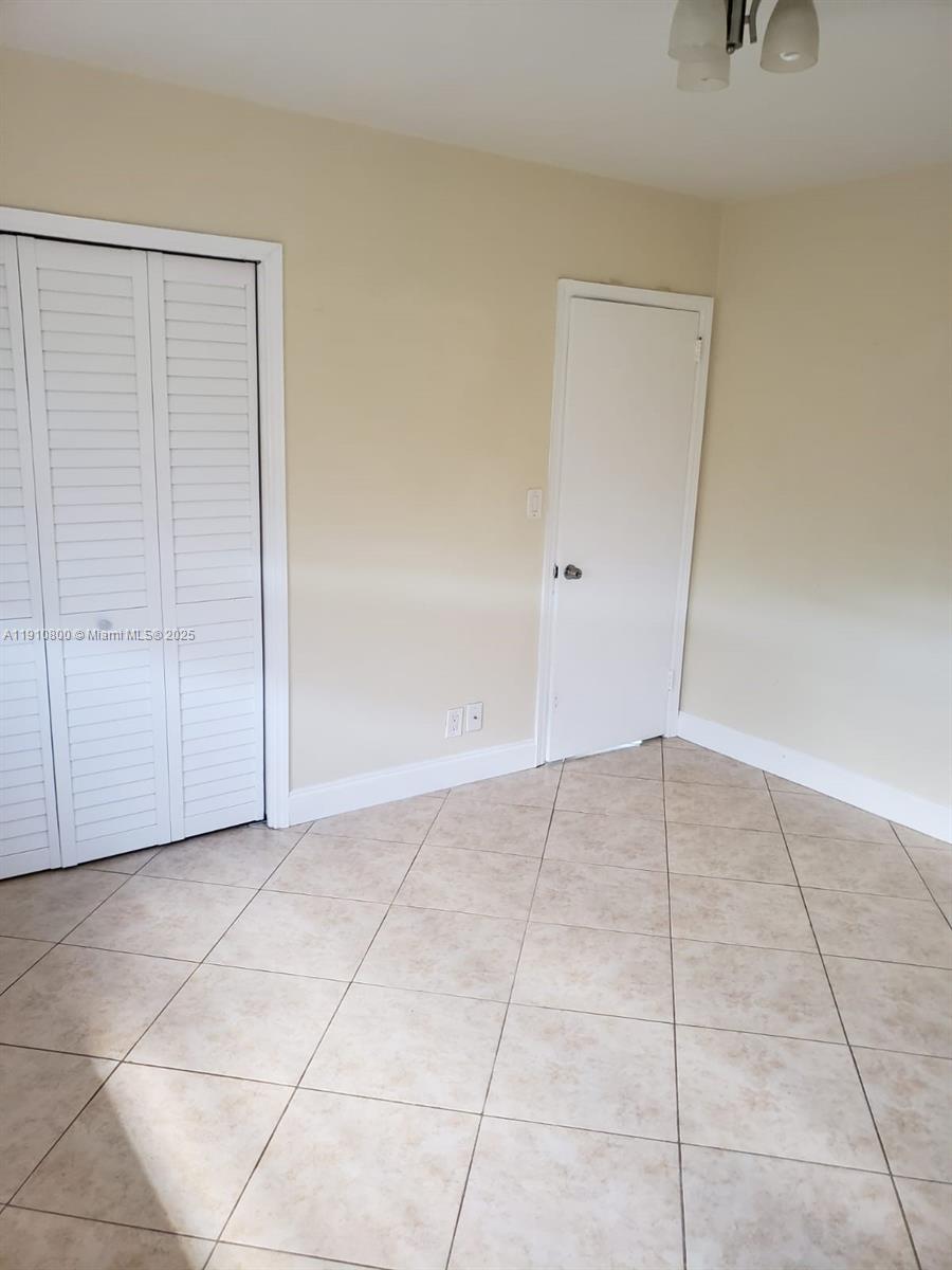 HOLLYWOOD LAWNS - Residential Lease