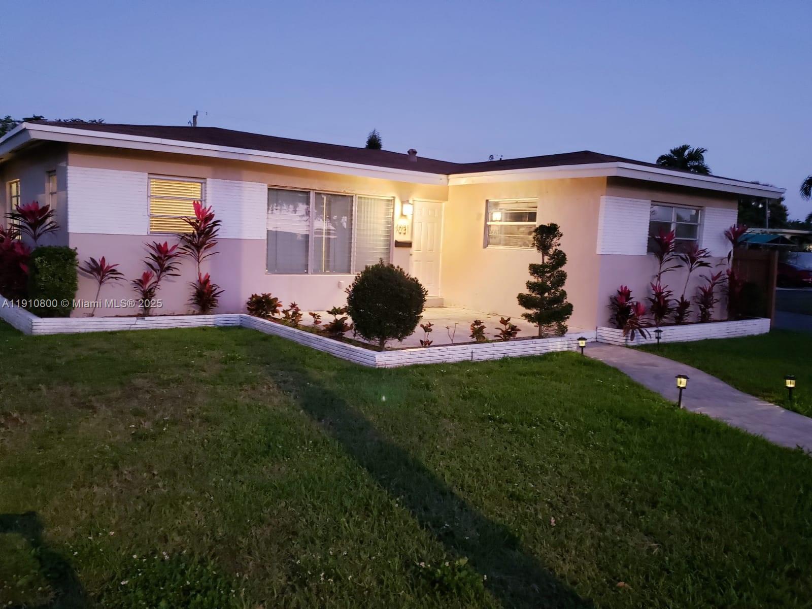 HOLLYWOOD LAWNS - Residential Lease