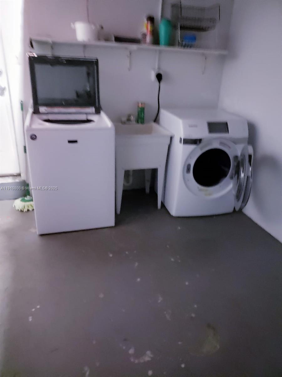 HOLLYWOOD LAWNS - Residential Lease