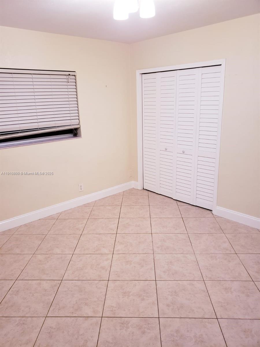 HOLLYWOOD LAWNS - Residential Lease