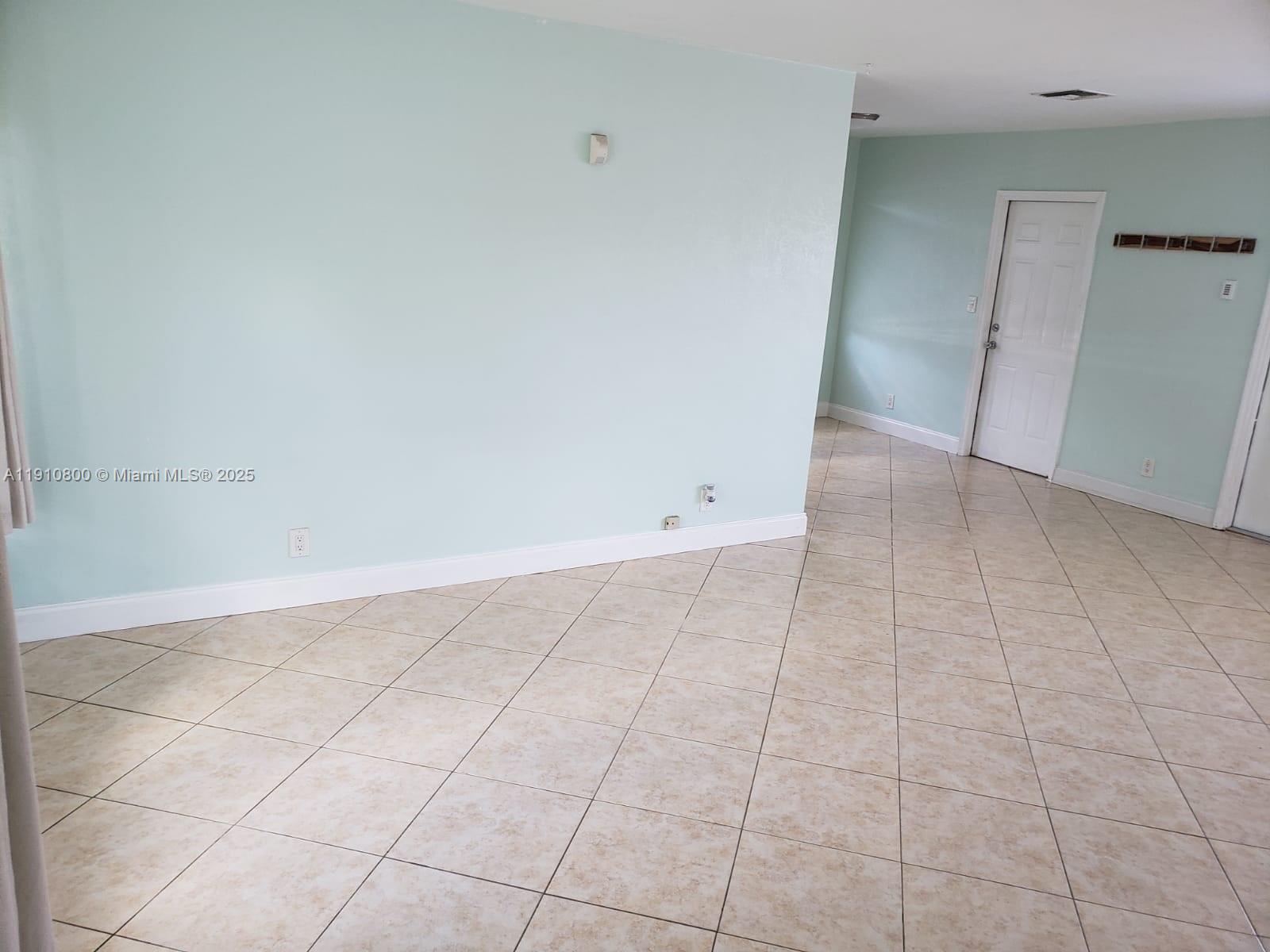 HOLLYWOOD LAWNS - Residential Lease