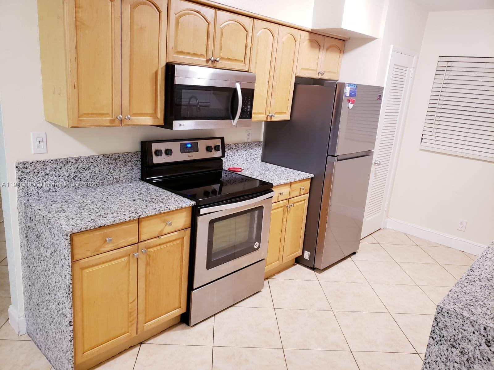 HOLLYWOOD LAWNS - Residential Lease