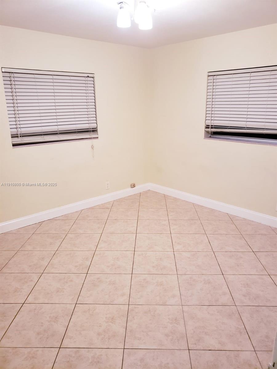 HOLLYWOOD LAWNS - Residential Lease