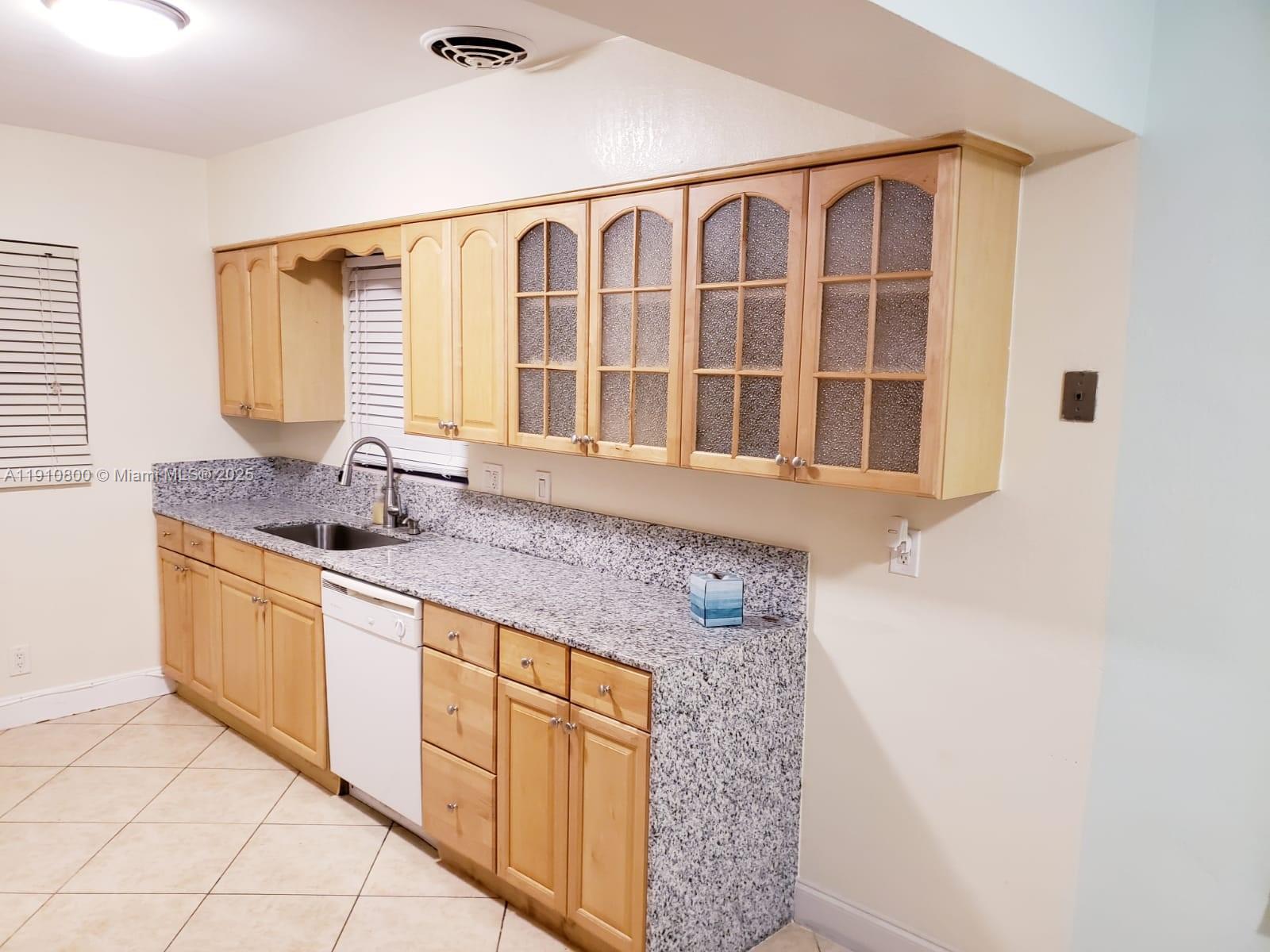 HOLLYWOOD LAWNS - Residential Lease