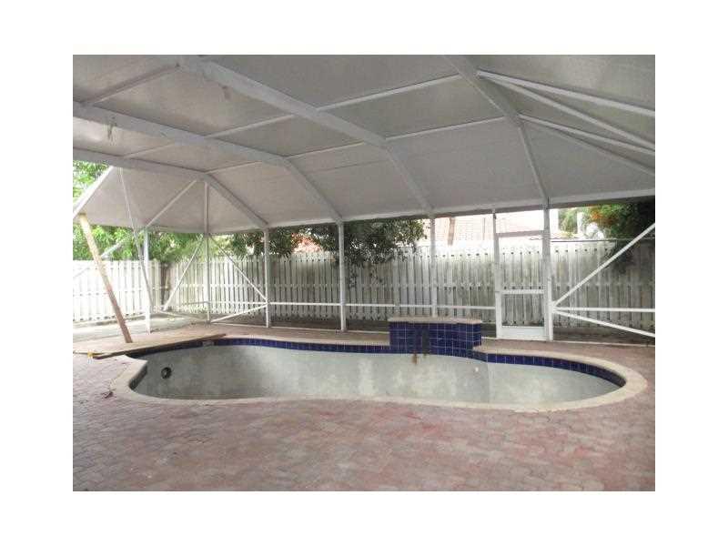 BOCA CHASE - Residential