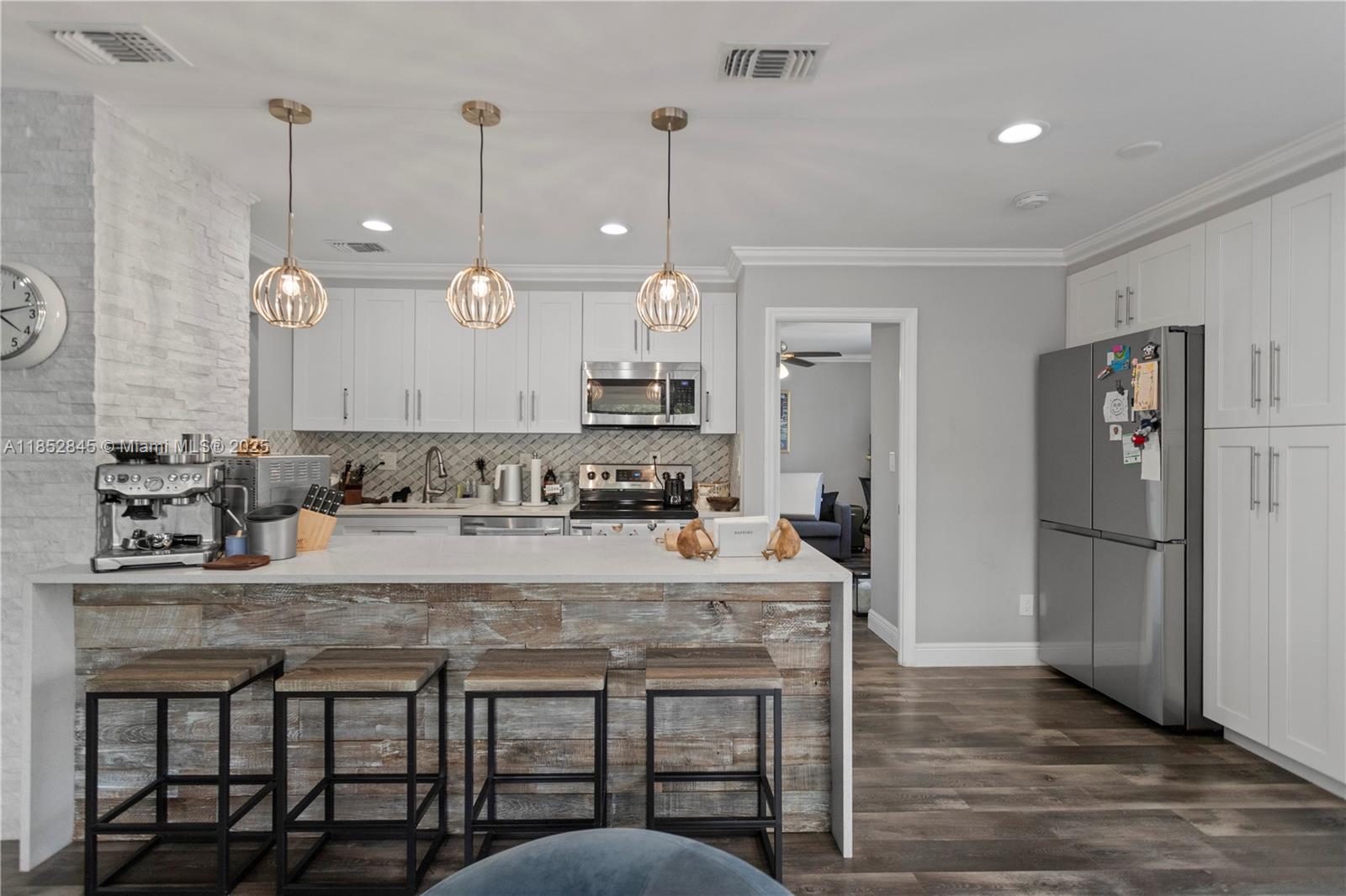 GOLDEN ISLES TOWERS CONDO - Residential