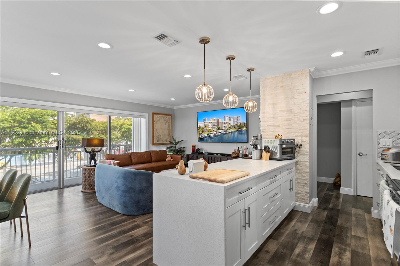 GOLDEN ISLES TOWERS CONDO - Residential