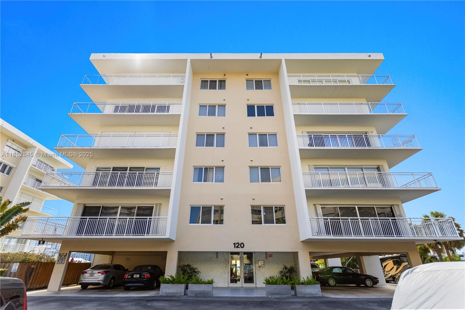 GOLDEN ISLES TOWERS CONDO - Residential