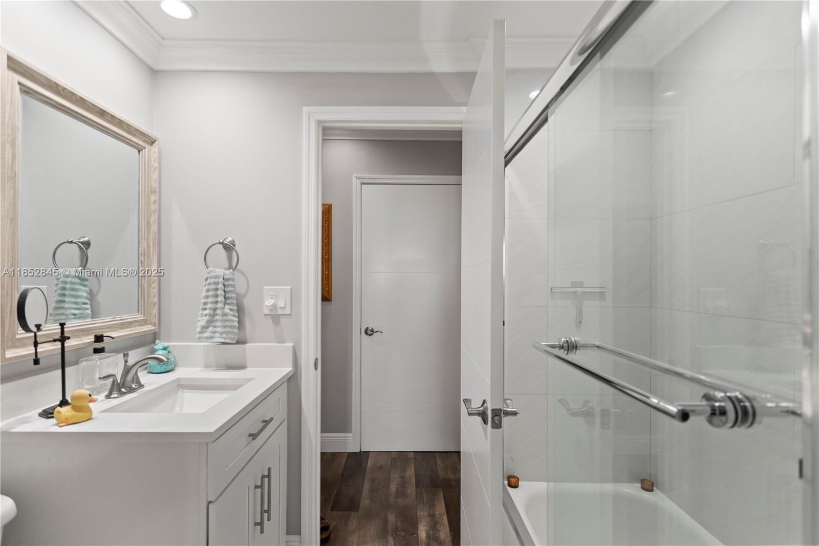 GOLDEN ISLES TOWERS CONDO - Residential