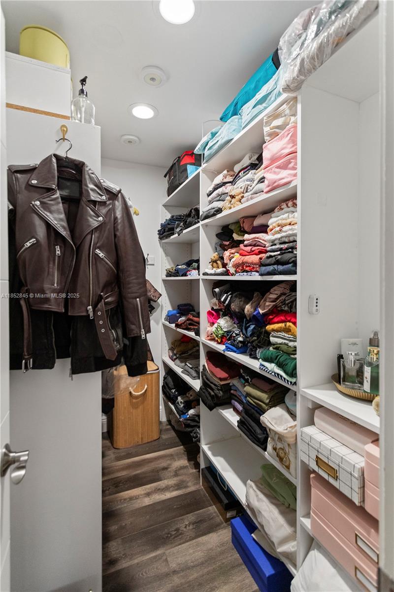 GOLDEN ISLES TOWERS CONDO - Residential