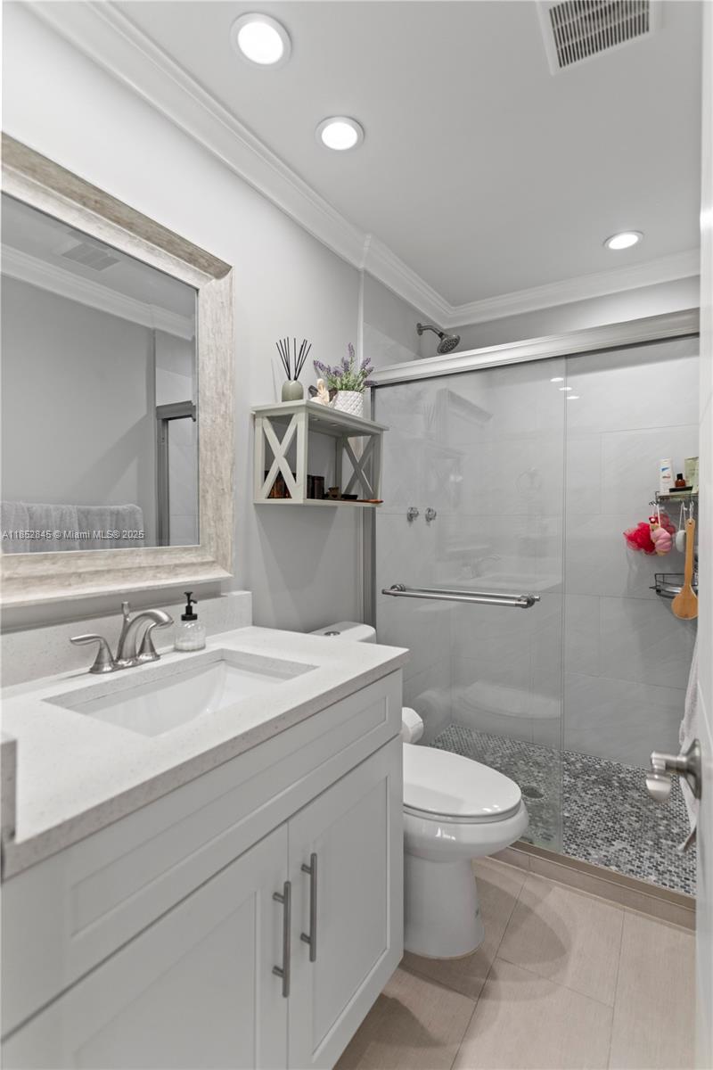 GOLDEN ISLES TOWERS CONDO - Residential