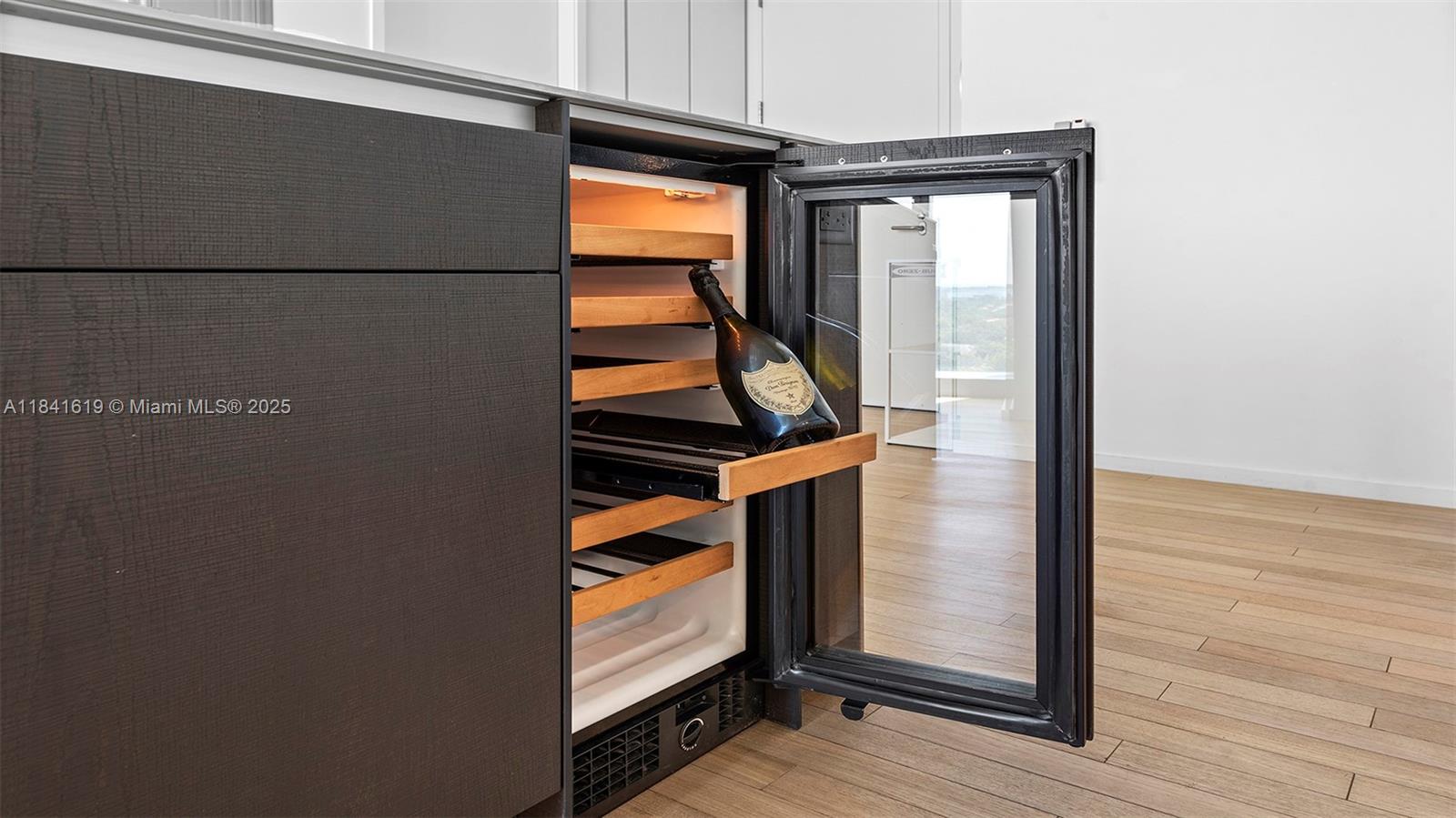 2901 COLLINS CONDO - Residential Lease