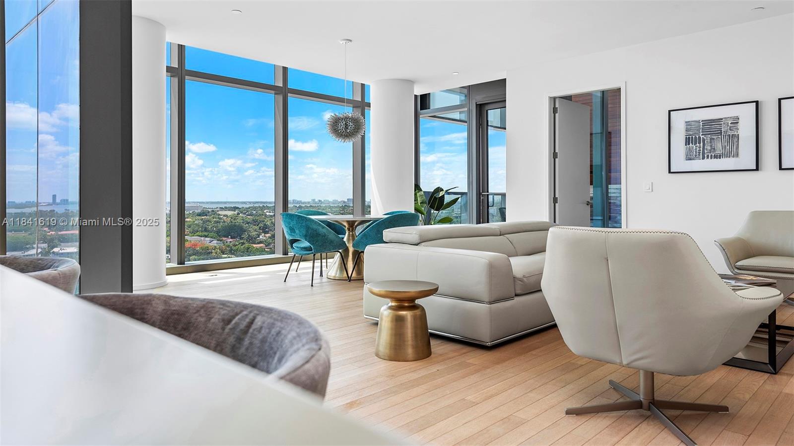 2901 Collins Ave 1403