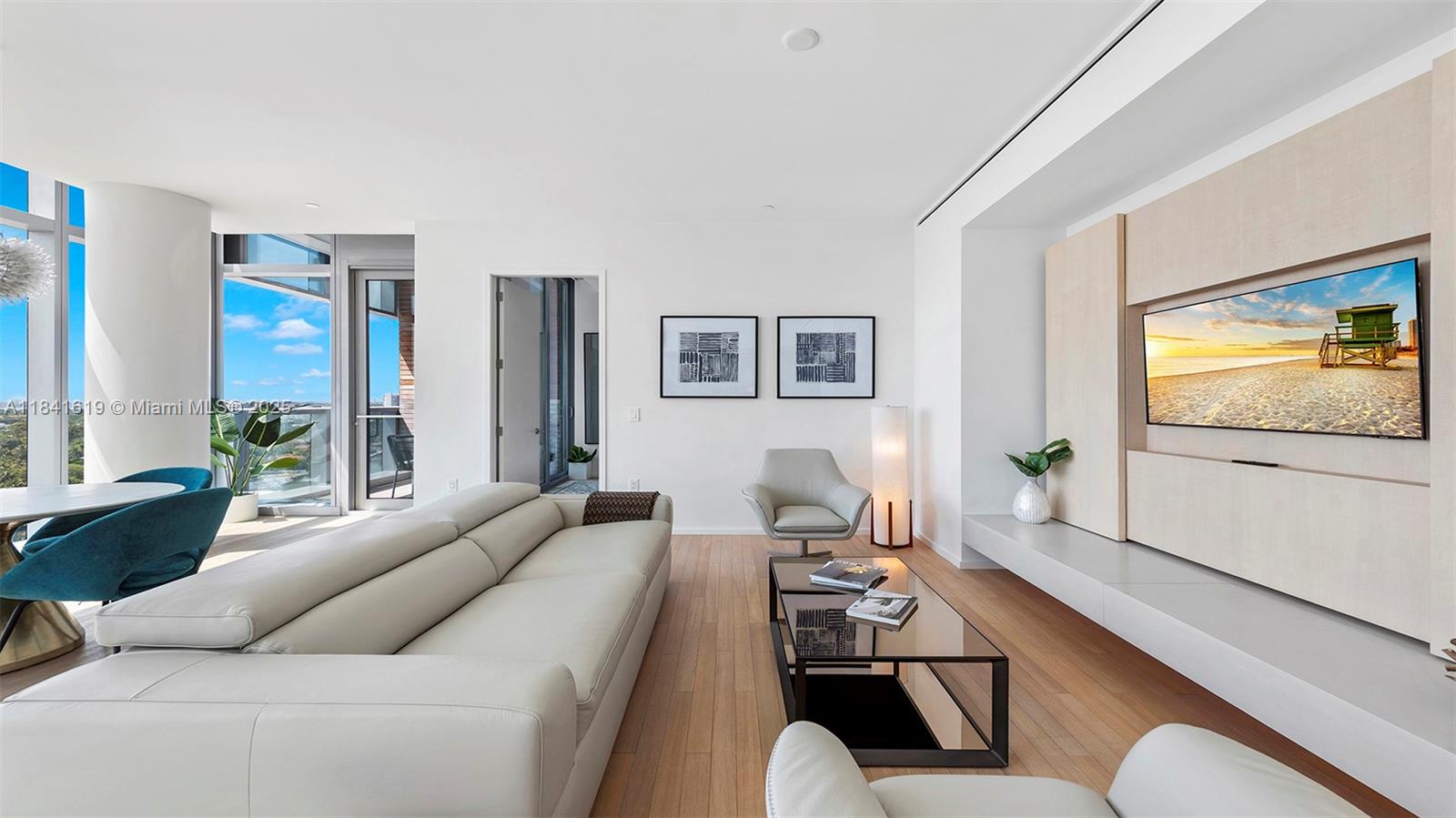 2901 Collins Ave 1403
