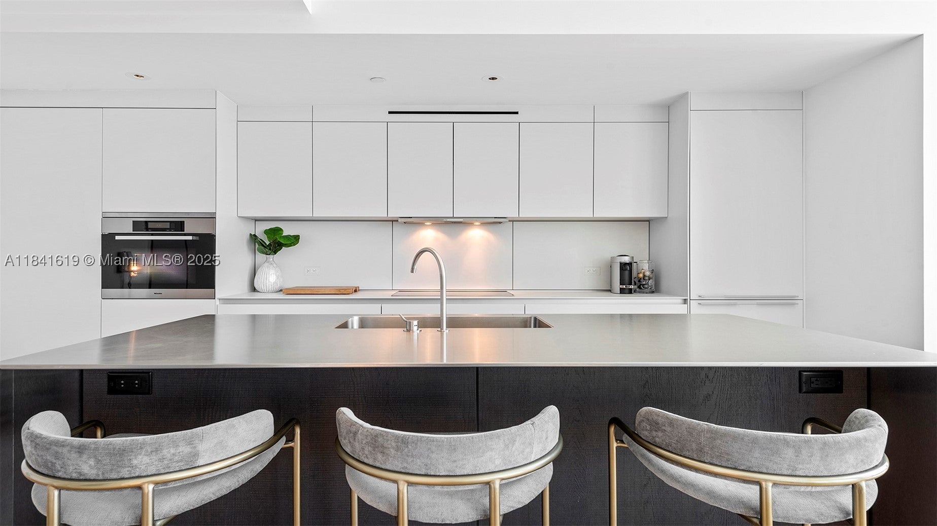 2901 Collins Ave 1403