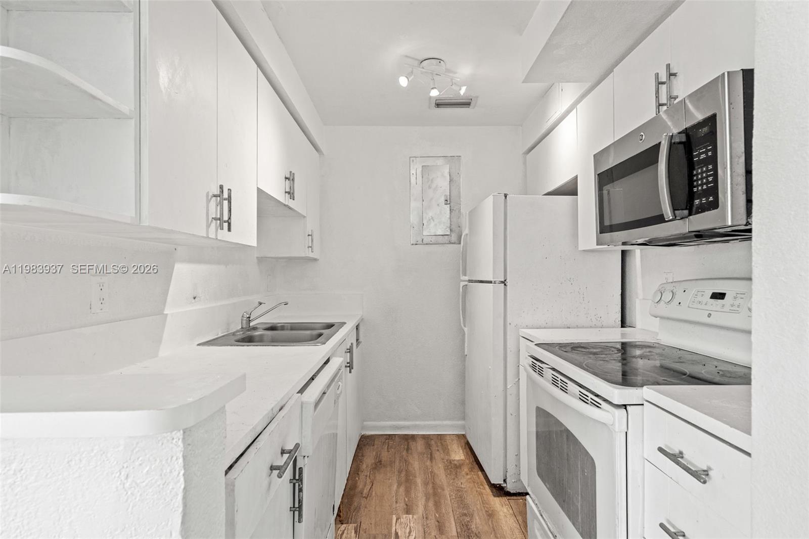 RIVE MARSEILLES CONDO - Residential