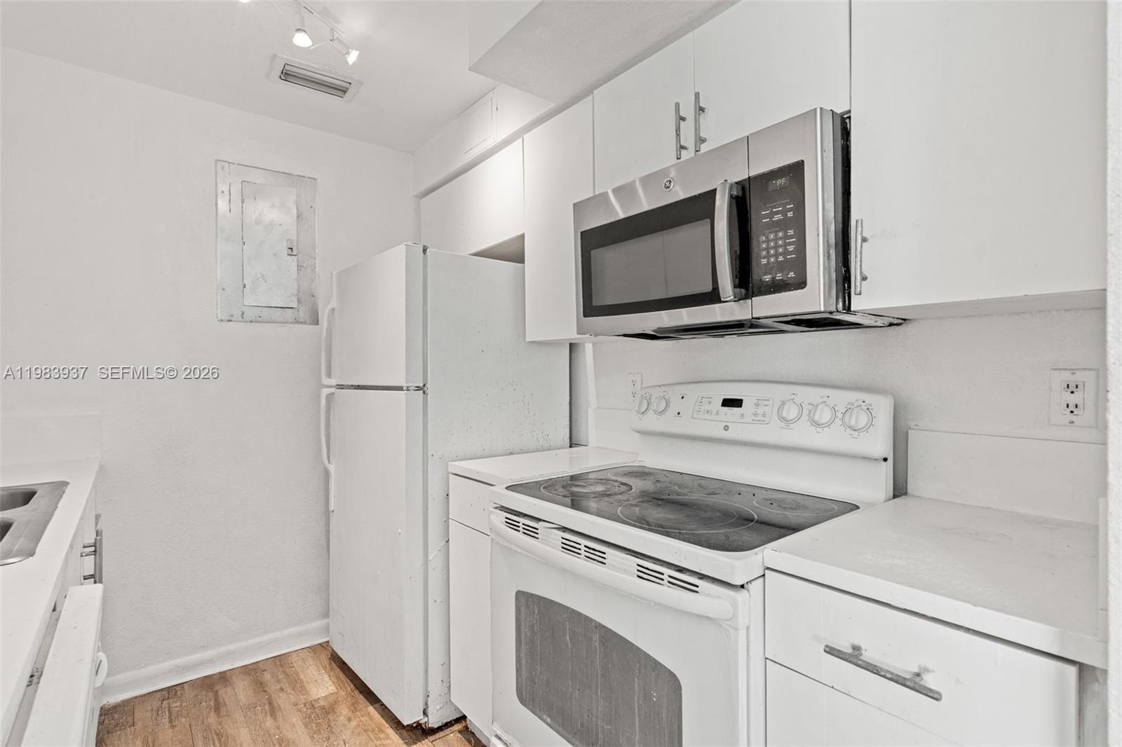 RIVE MARSEILLES CONDO - Residential