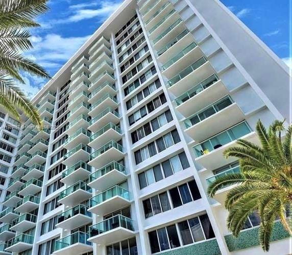 1000 West Ave 702