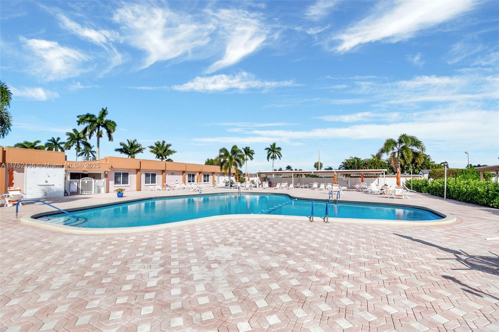 CRESTHAVEN VILLAS 28 COND - Residential