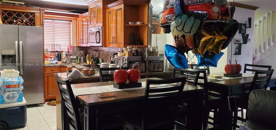 Beautiful , modern and centrally located. Walking distance from Publix, Costco, Home-depot, Walmart, Sam Club, Aldi, Burlington, Restaurnats, shopping and more.