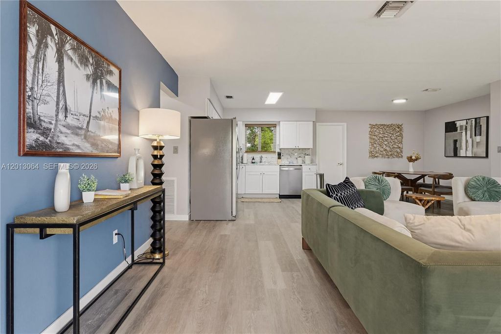 Photo of 2825 NW 9th Ave, Wilton Manors, FL 33311 (MLS # A12013064)