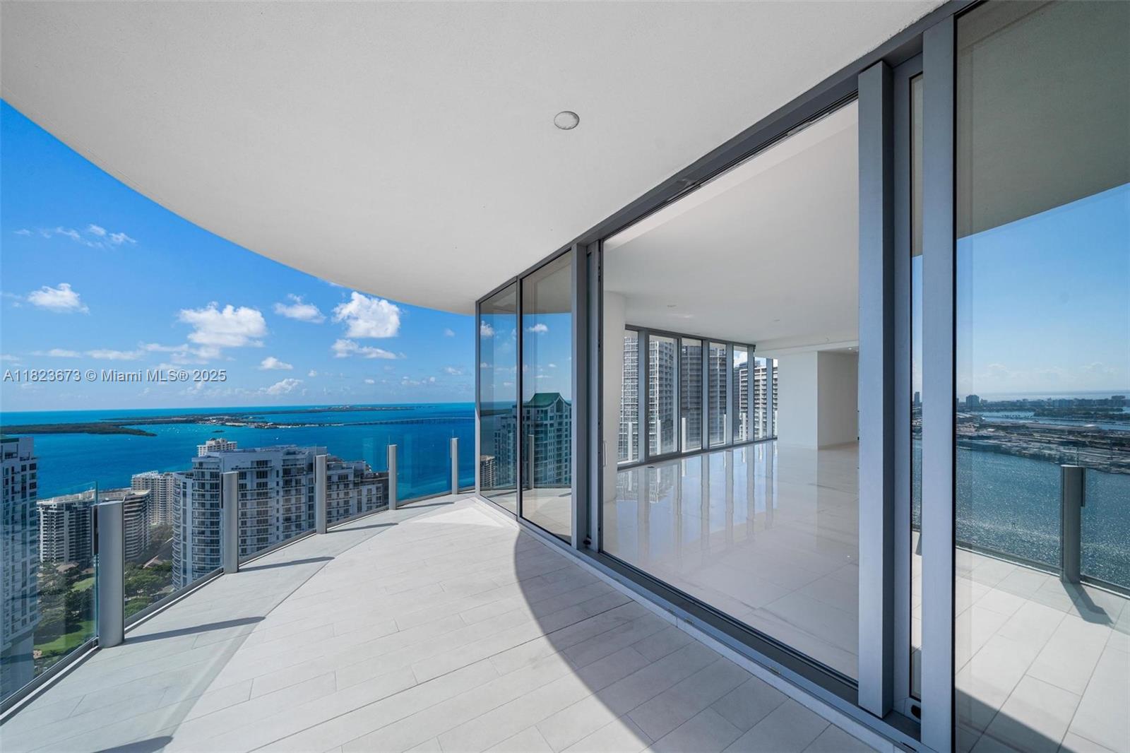 300 Biscayne Blvd Way 4301, Miami, FL, 33131/$5,975,000 4 300 Biscayne Blvd Way 4301