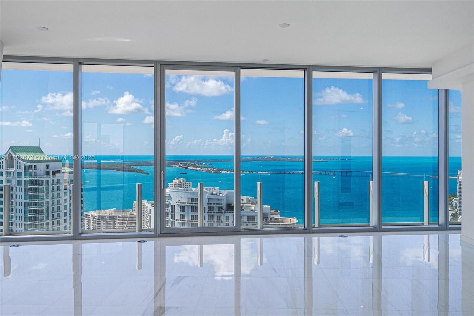 300 Biscayne Blvd Way 4301, Miami, FL, 33131/$5,975,000 2 300 Biscayne Blvd Way 4301